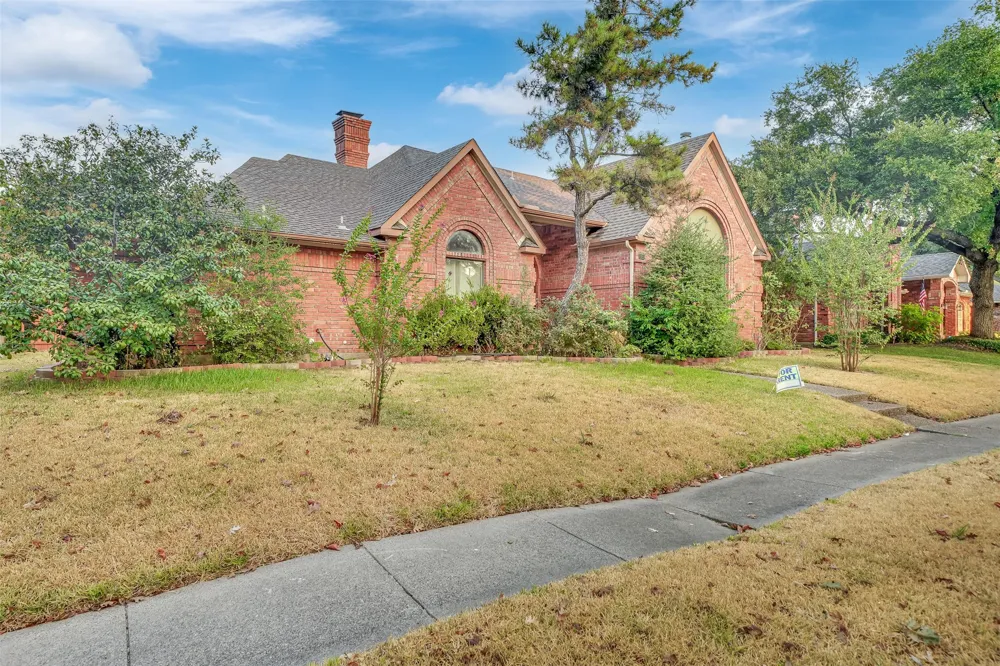 2105 Rolling Oak Lane Garland, TX 75044