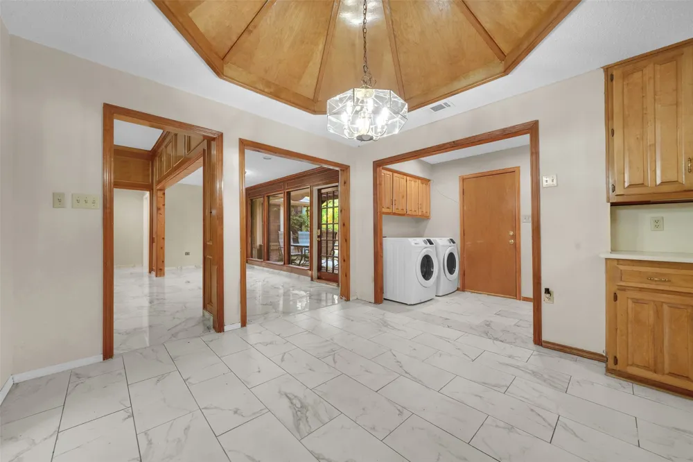 2105 Rolling Oak Lane Garland, TX 75044