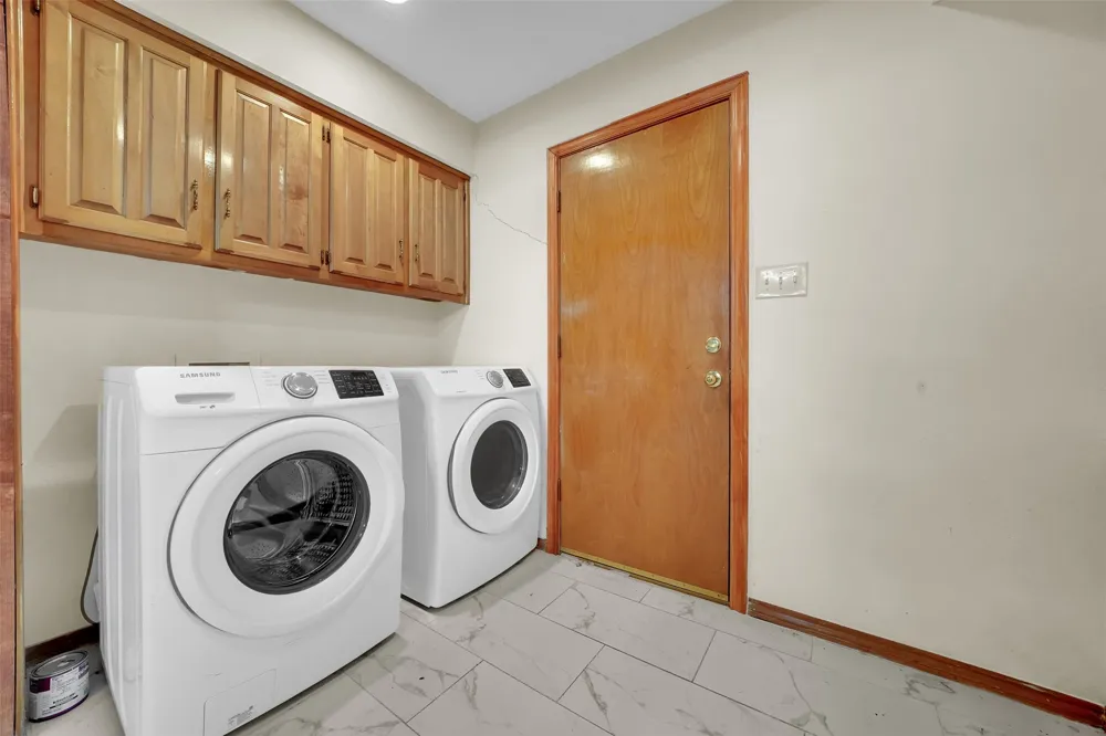 2105 Rolling Oak Lane Garland, TX 75044
