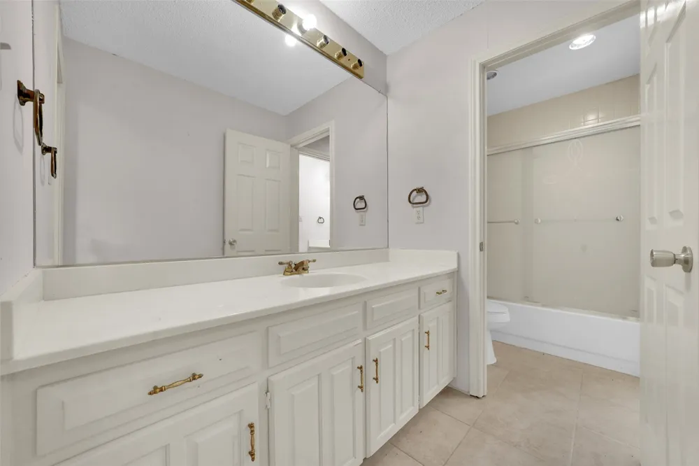 2105 Rolling Oak Lane Garland, TX 75044
