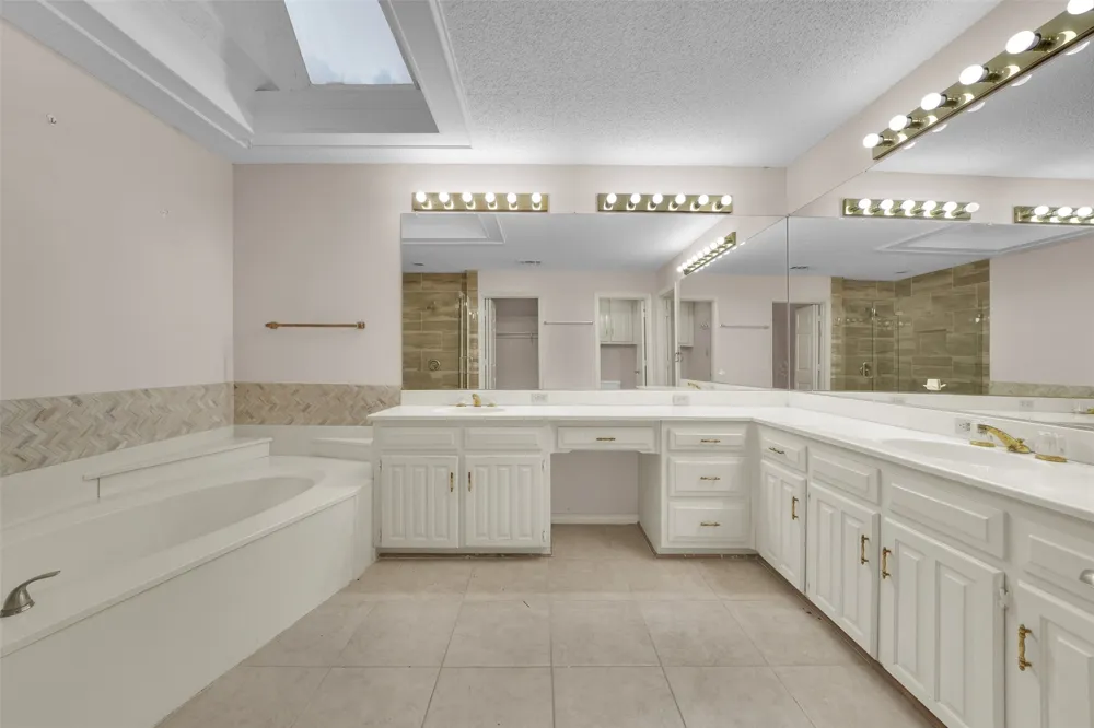 2105 Rolling Oak Lane Garland, TX 75044
