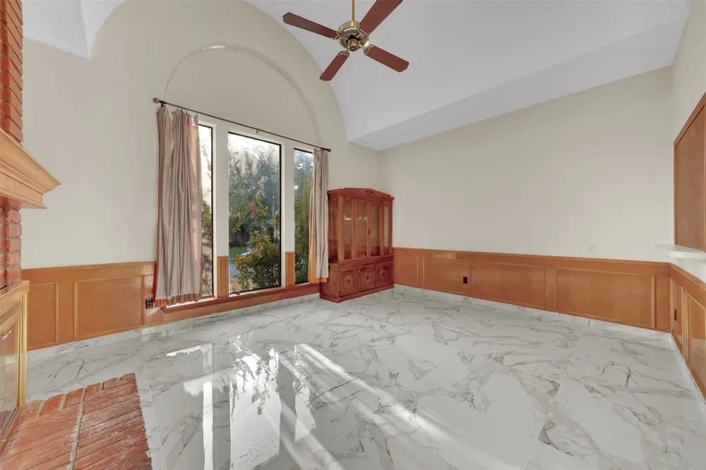 2105 Rolling Oak Lane Garland, TX 75044