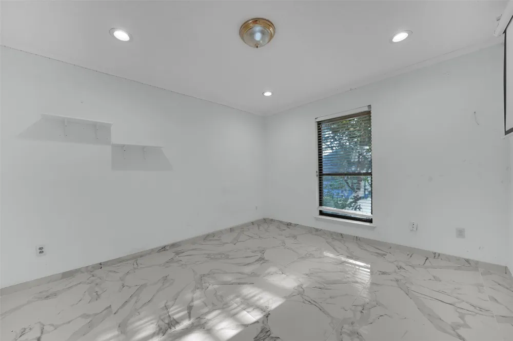2105 Rolling Oak Lane Garland, TX 75044