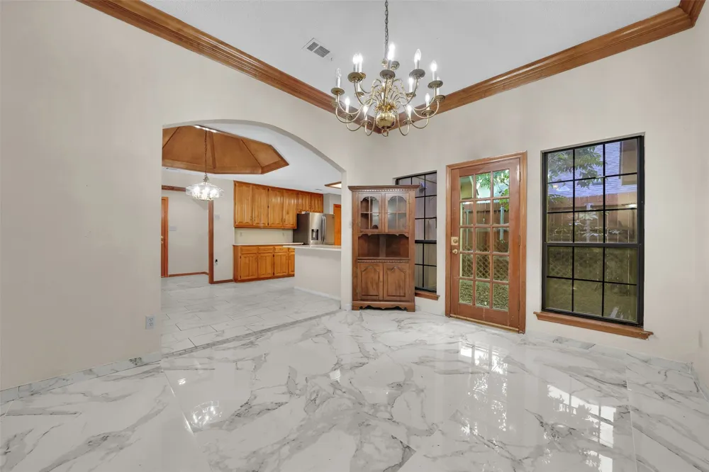 2105 Rolling Oak Lane Garland, TX 75044