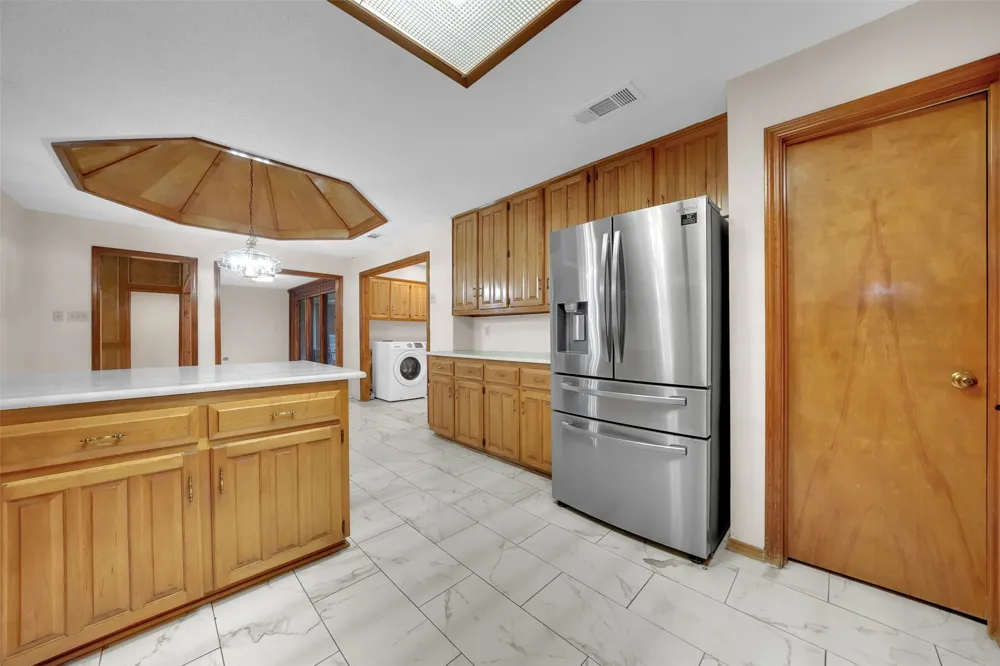 2105 Rolling Oak Lane Garland, TX 75044
