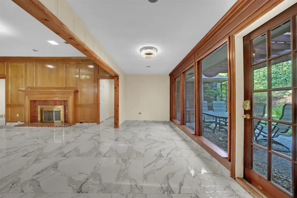 2105 Rolling Oak Lane Garland, TX 75044