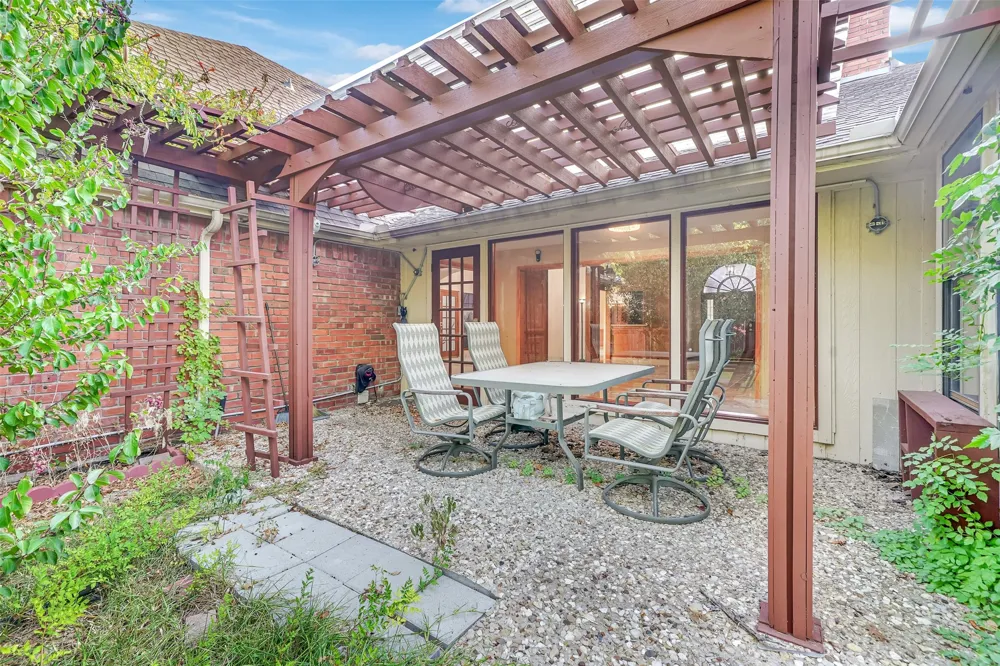 2105 Rolling Oak Lane Garland, TX 75044