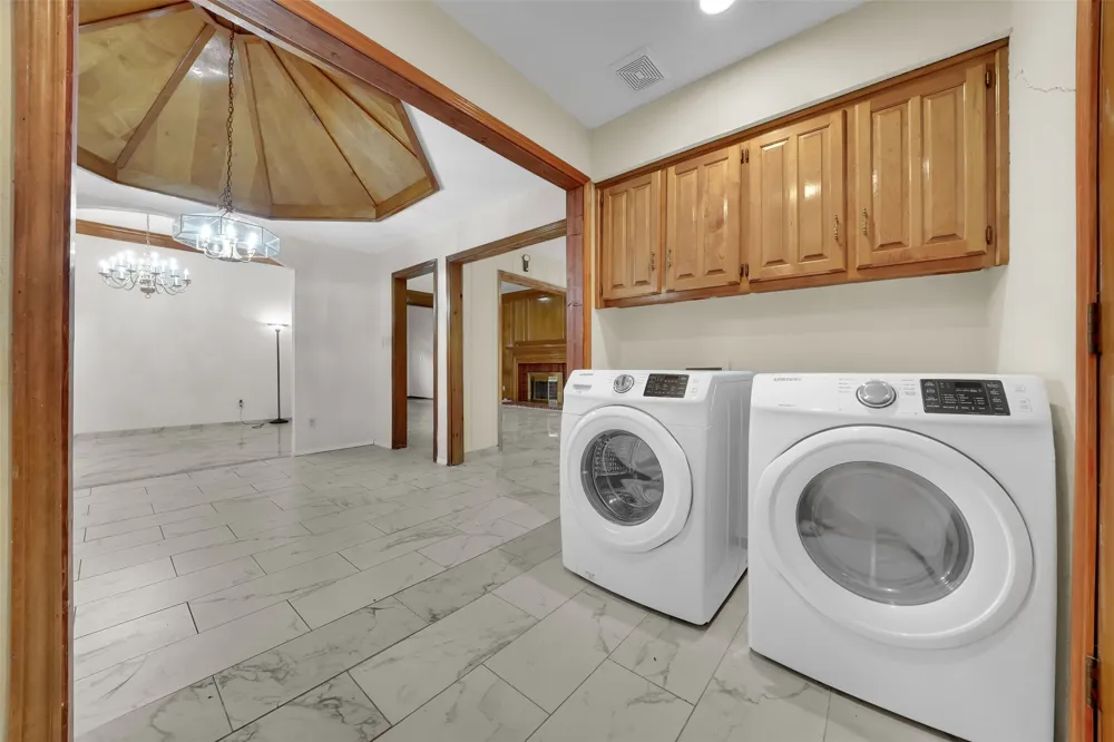 2105 Rolling Oak Lane Garland, TX 75044
