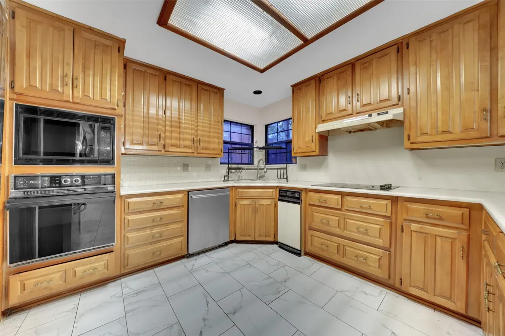 2105 Rolling Oak Lane Garland, TX 75044