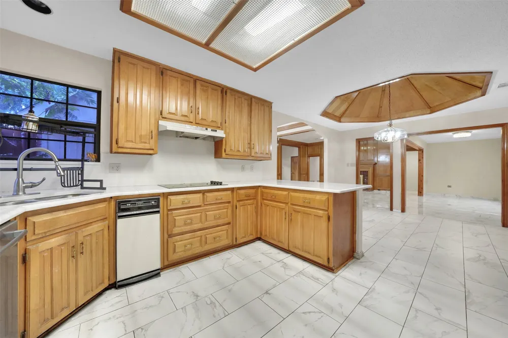 2105 Rolling Oak Lane Garland, TX 75044