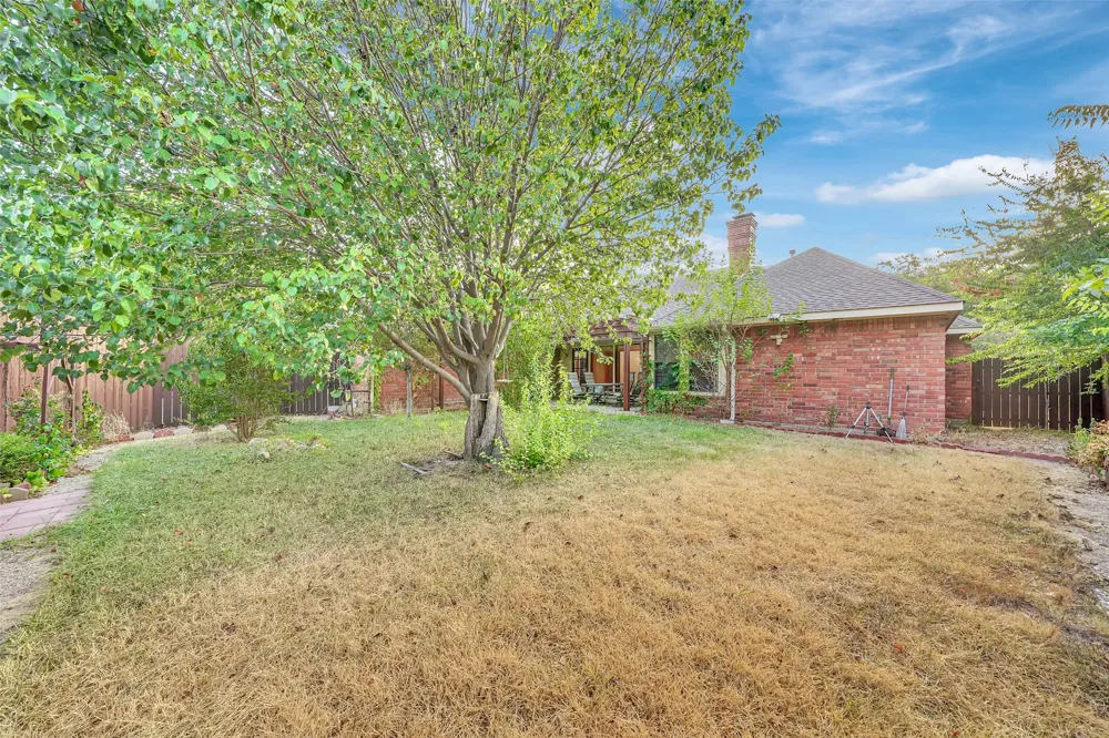 2105 Rolling Oak Lane Garland, TX 75044