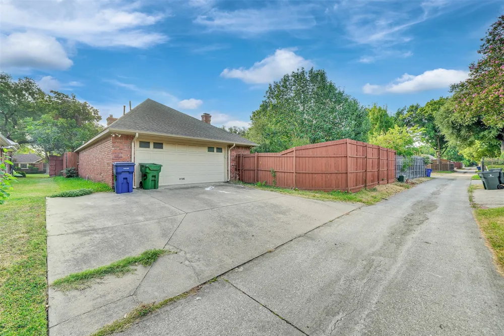 2105 Rolling Oak Lane Garland, TX 75044