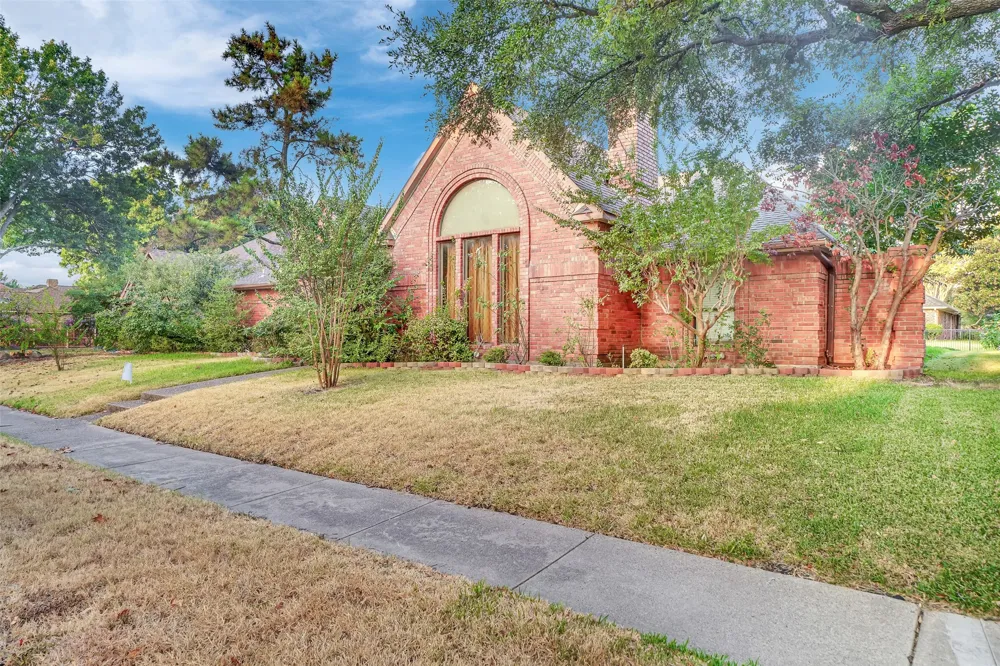 2105 Rolling Oak Lane Garland, TX 75044