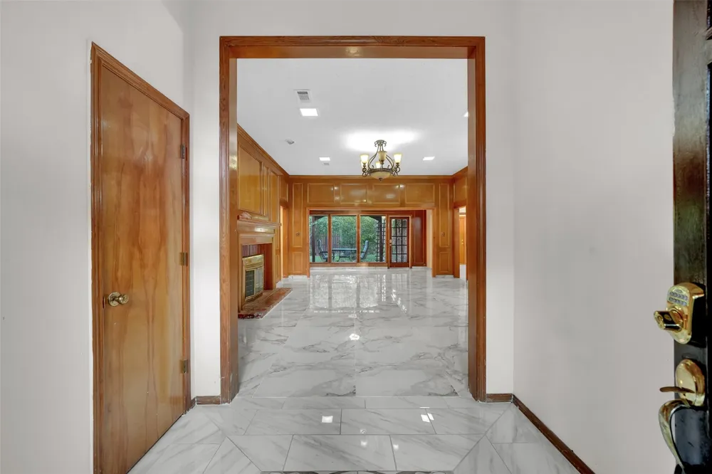 2105 Rolling Oak Lane Garland, TX 75044