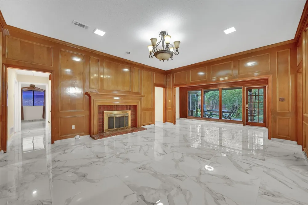 2105 Rolling Oak Lane Garland, TX 75044