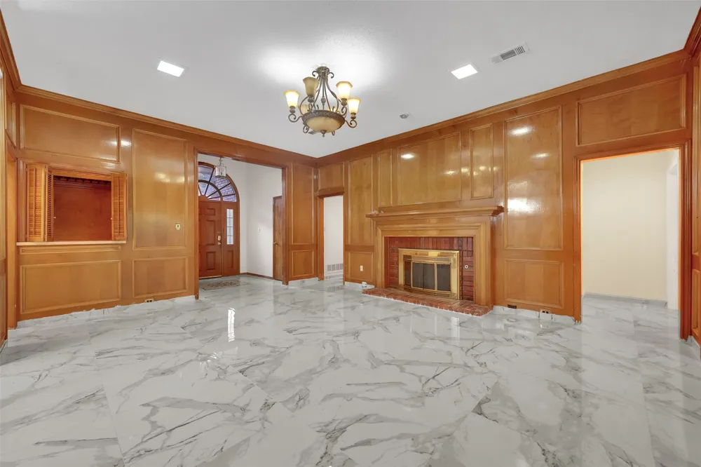 2105 Rolling Oak Lane Garland, TX 75044