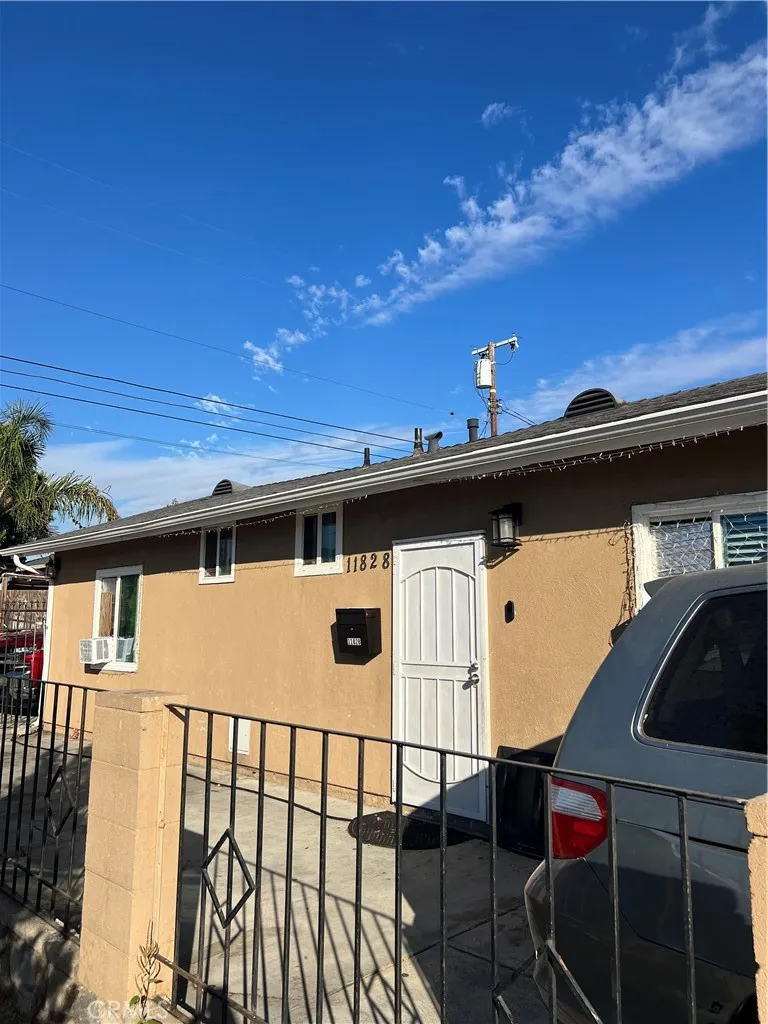 11826 Fellows San Fernando, CA 91340