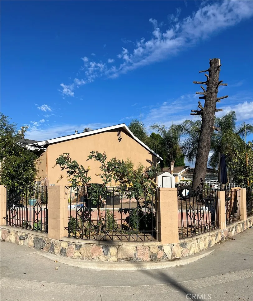 11826 Fellows San Fernando, CA 91340