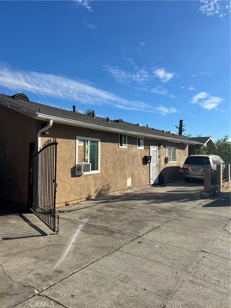11826 Fellows San Fernando, CA 91340