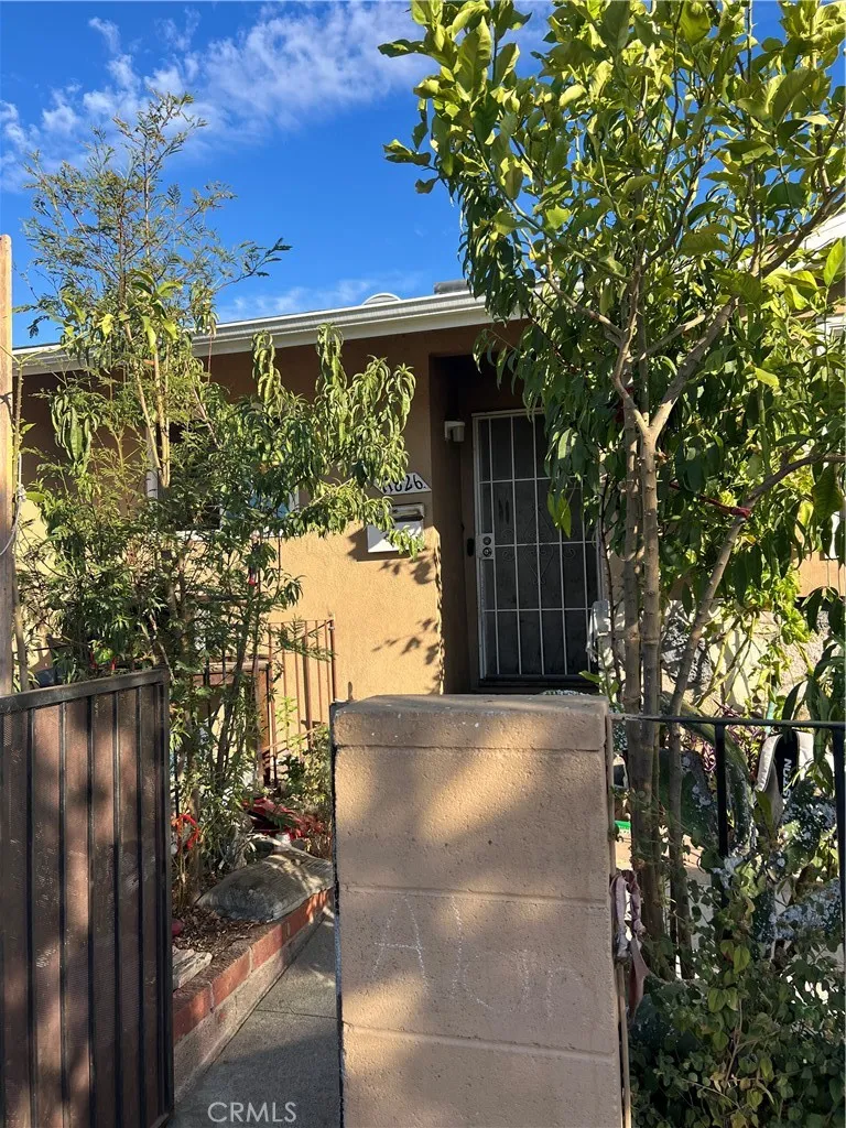 11826 Fellows San Fernando, CA 91340