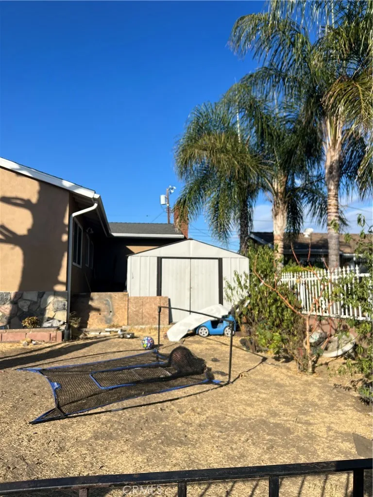 11826 Fellows San Fernando, CA 91340
