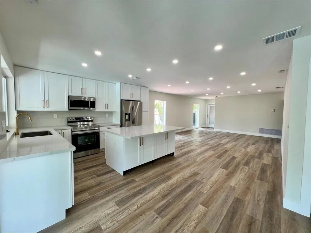 6914 Holly Road Miami Lakes, FL 33014