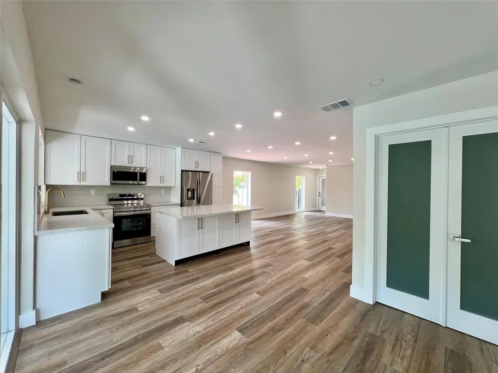 6914 Holly Road Miami Lakes, FL 33014