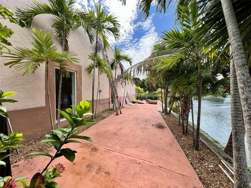 6914 Holly Road Miami Lakes, FL 33014
