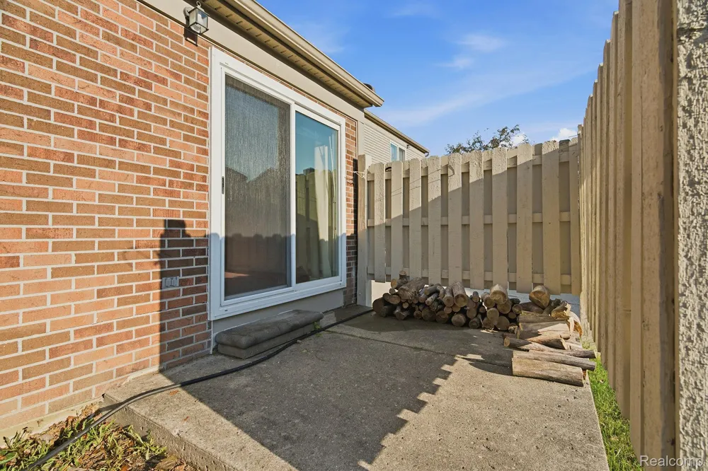 15762 Cambridge Drive Clinton Charter Township, MI 48038