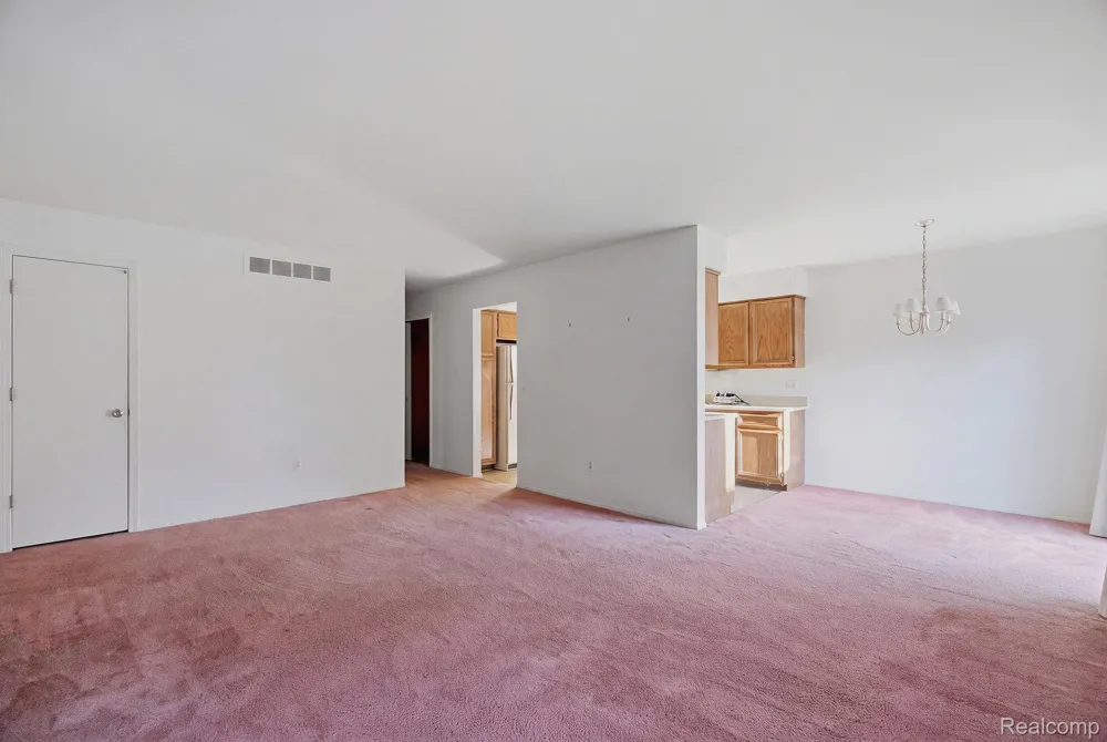 15762 Cambridge Drive Clinton Charter Township, MI 48038