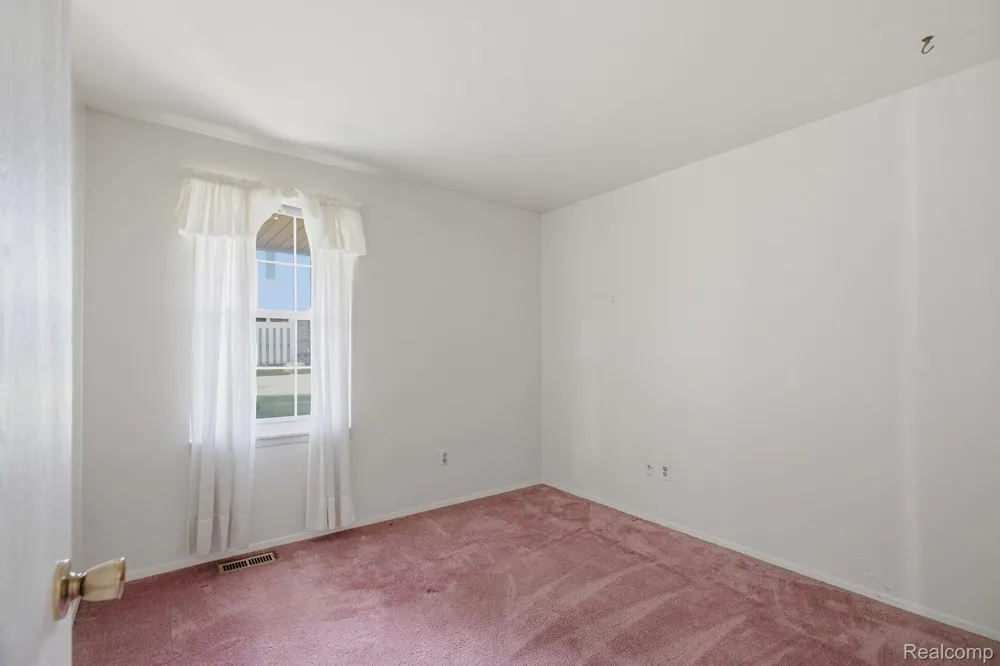 15762 Cambridge Drive Clinton Charter Township, MI 48038