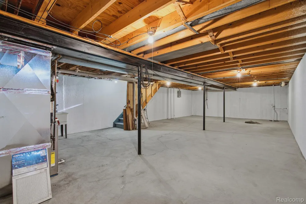 15762 Cambridge Drive Clinton Charter Township, MI 48038