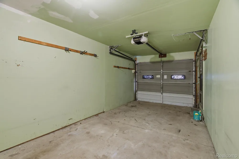 15762 Cambridge Drive Clinton Charter Township, MI 48038
