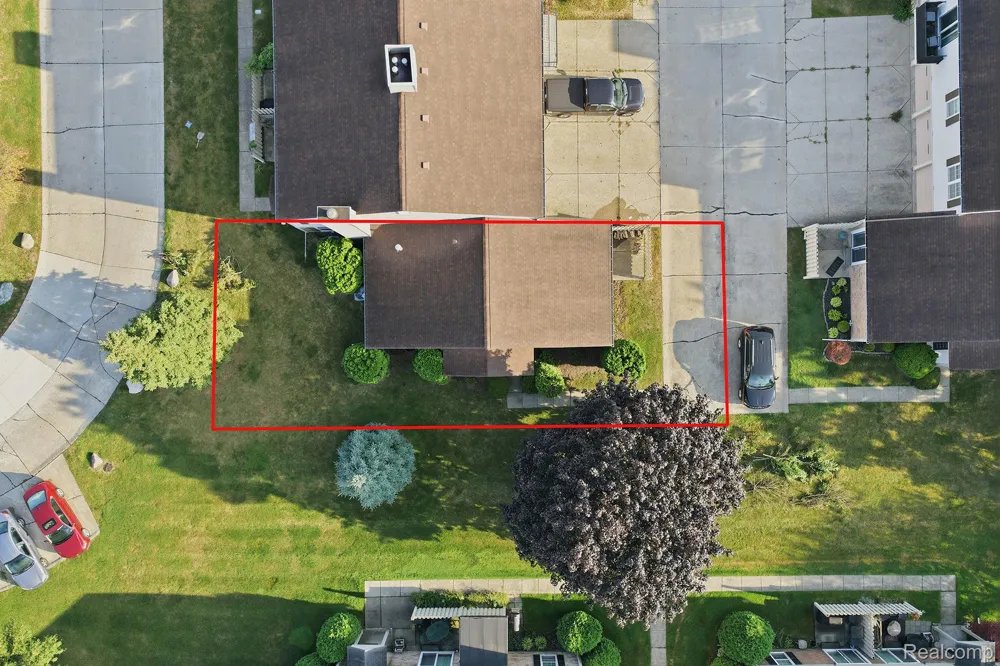 15762 Cambridge Drive Clinton Charter Township, MI 48038