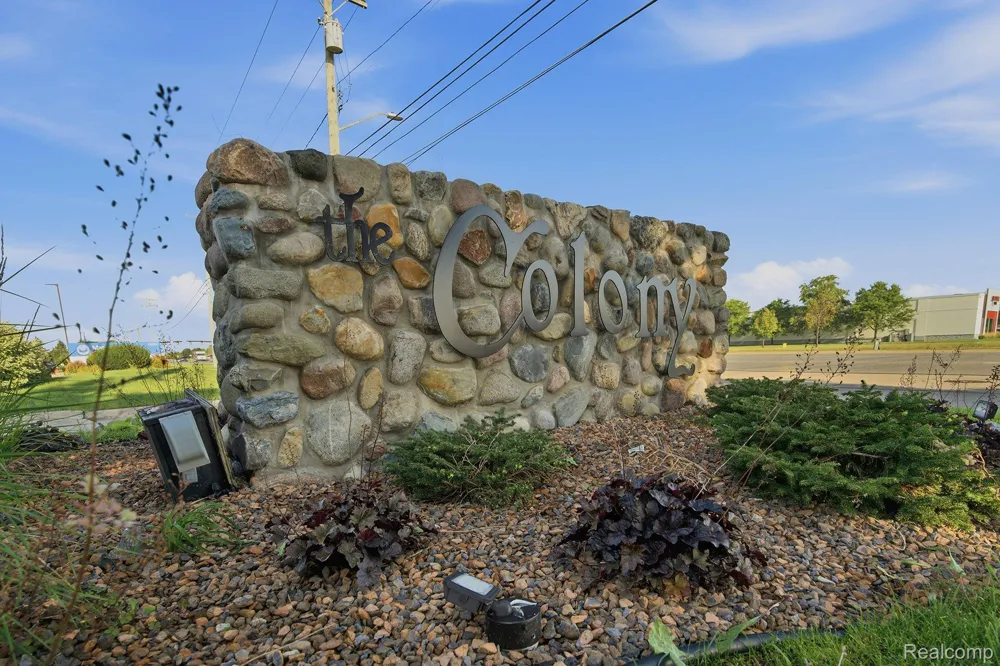 15762 Cambridge Drive Clinton Charter Township, MI 48038
