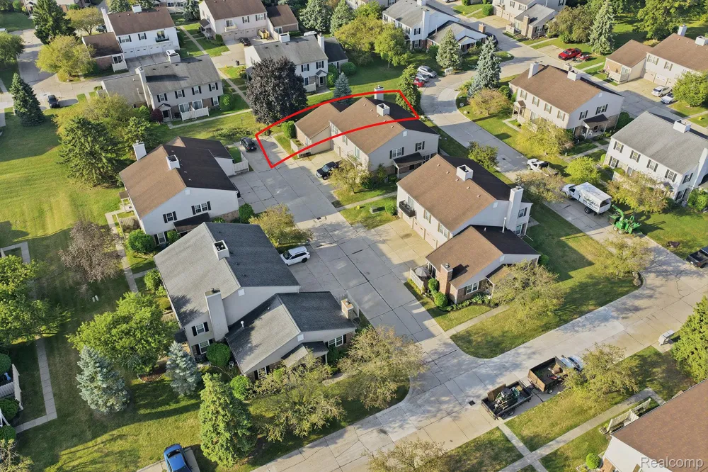 15762 Cambridge Drive Clinton Charter Township, MI 48038