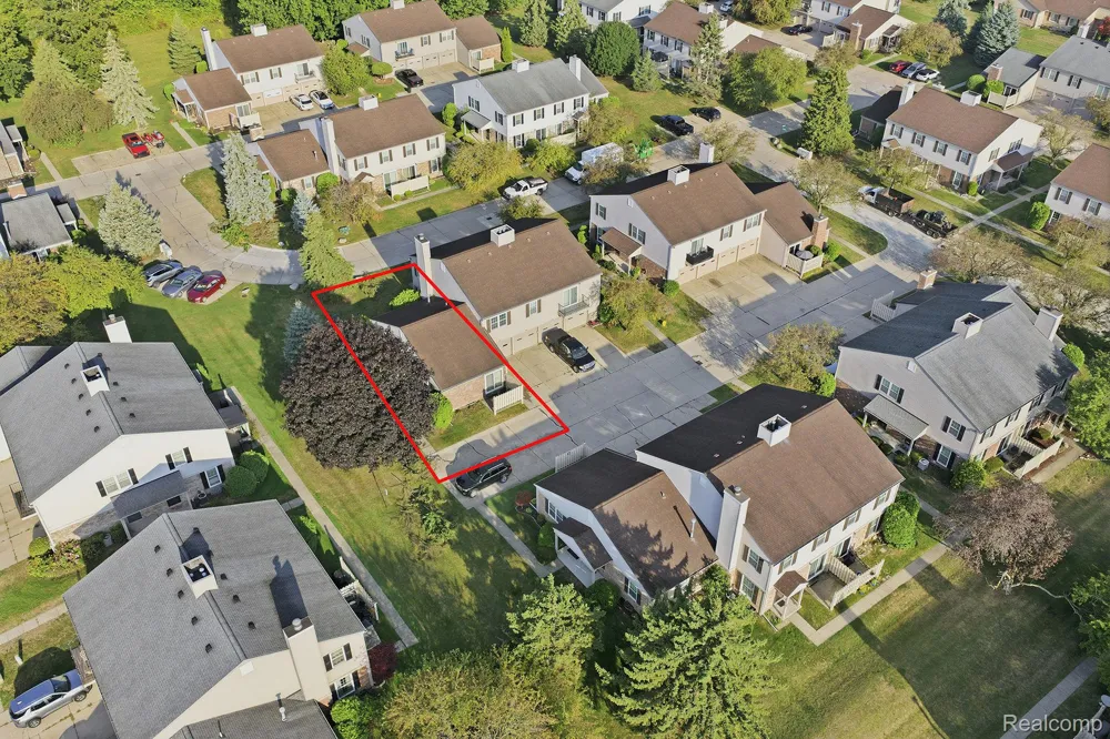15762 Cambridge Drive Clinton Charter Township, MI 48038