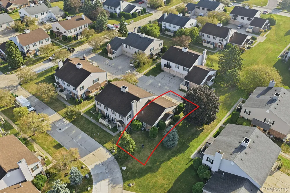 15762 Cambridge Drive Clinton Charter Township, MI 48038