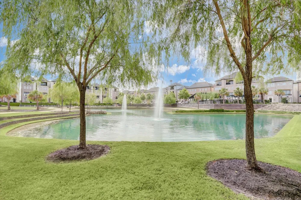 5921 Cottage Grove Lake Drive Houston, TX 77007