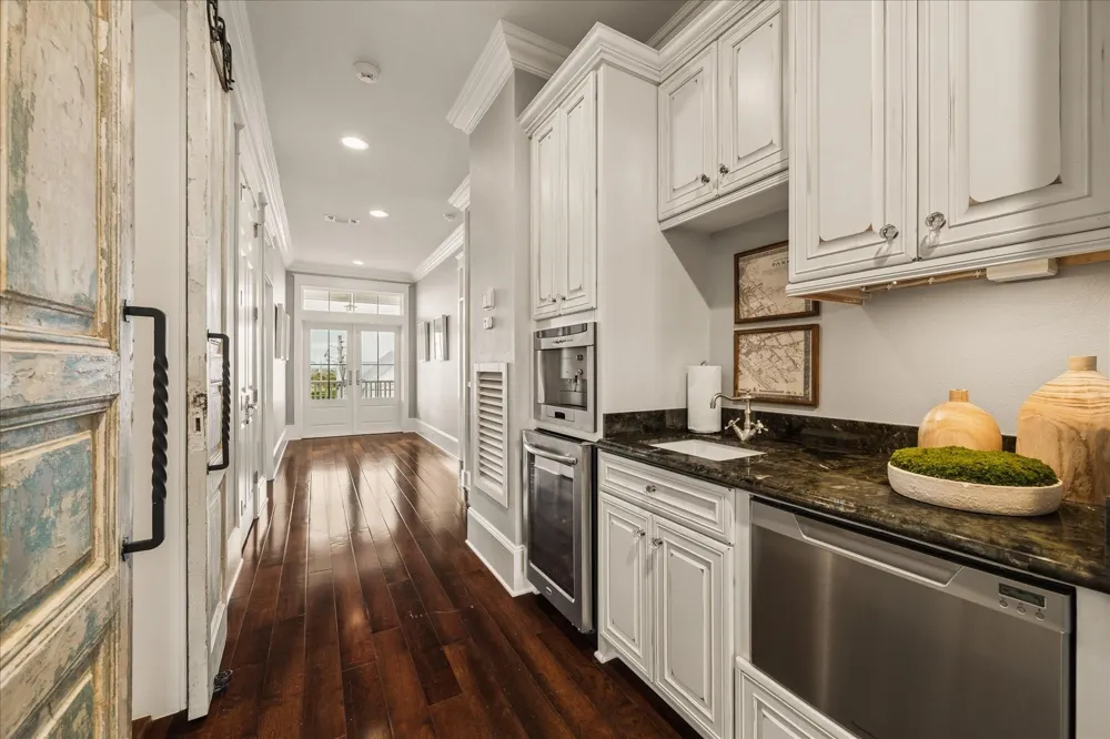 2601 E Seaside Drive Galveston, TX 77550
