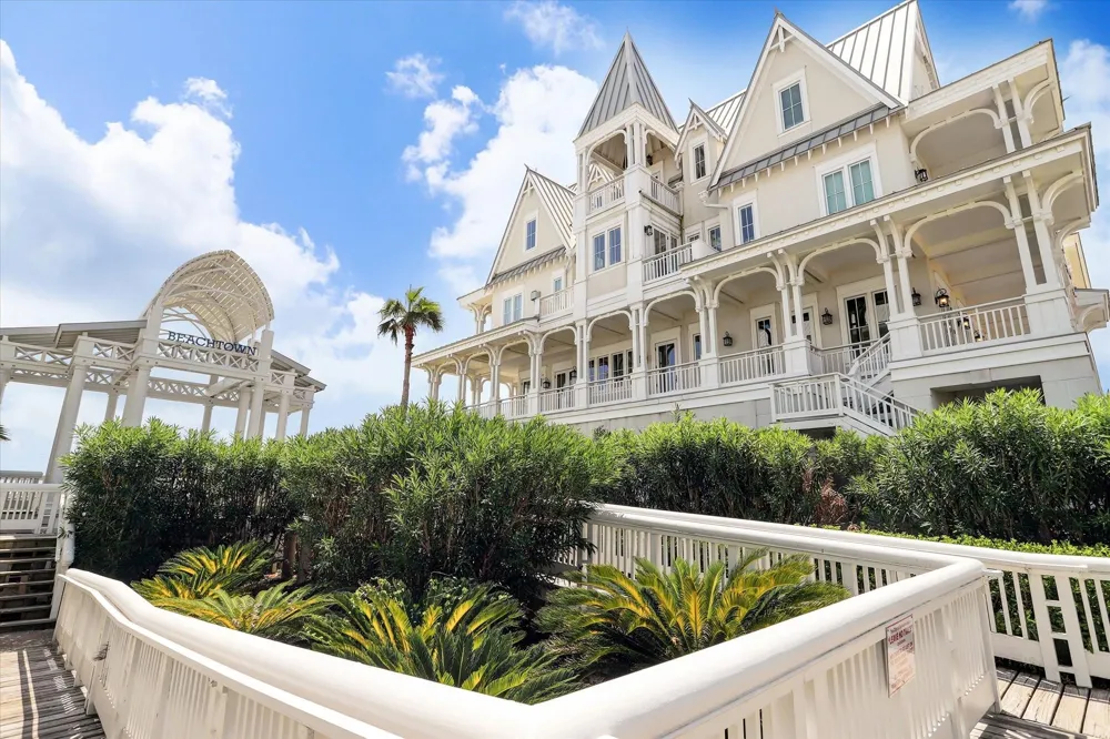 2601 E Seaside Drive Galveston, TX 77550
