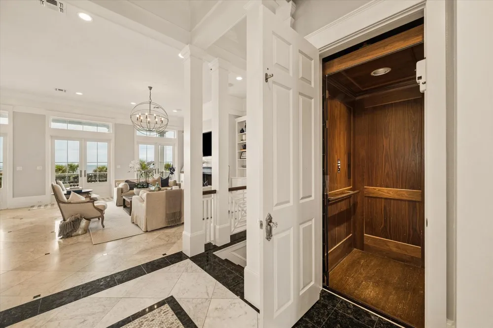 2601 E Seaside Drive Galveston, TX 77550
