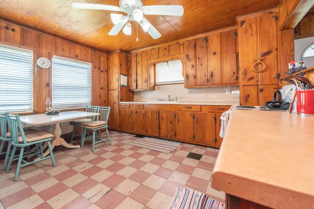 4018 3rd Street Galveston, TX 77554
