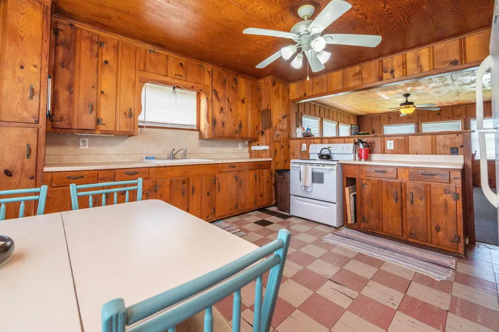 4018 3rd Street Galveston, TX 77554