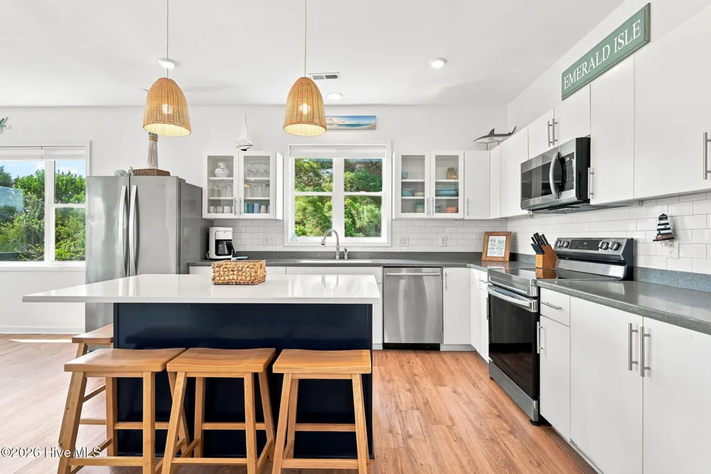 102 Alex Court Emerald Isle, NC 28594