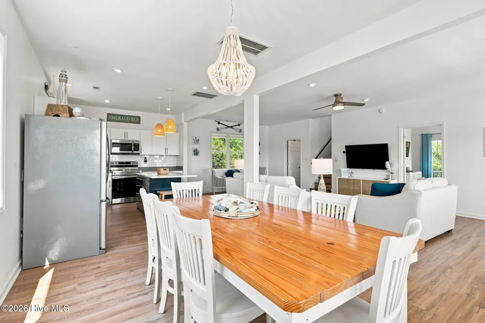 102 Alex Court Emerald Isle, NC 28594