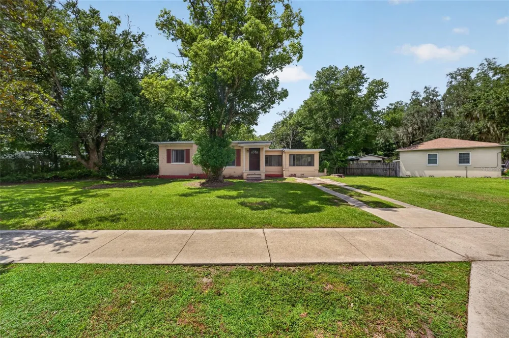 2402 S SUMMERLIN AVENUE Sanford, FL 32771