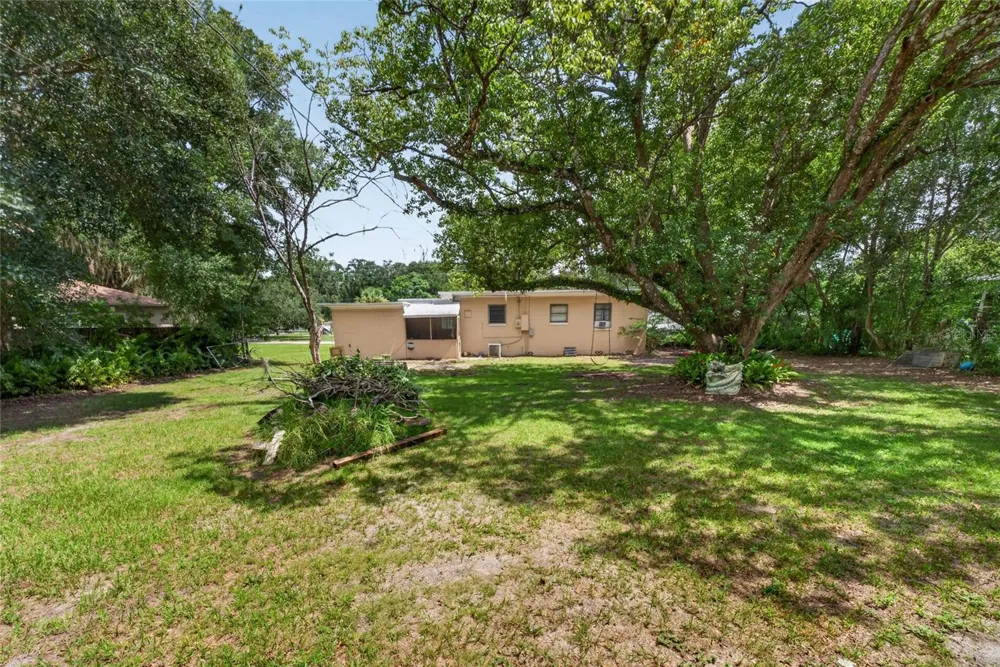 2402 S SUMMERLIN AVENUE Sanford, FL 32771