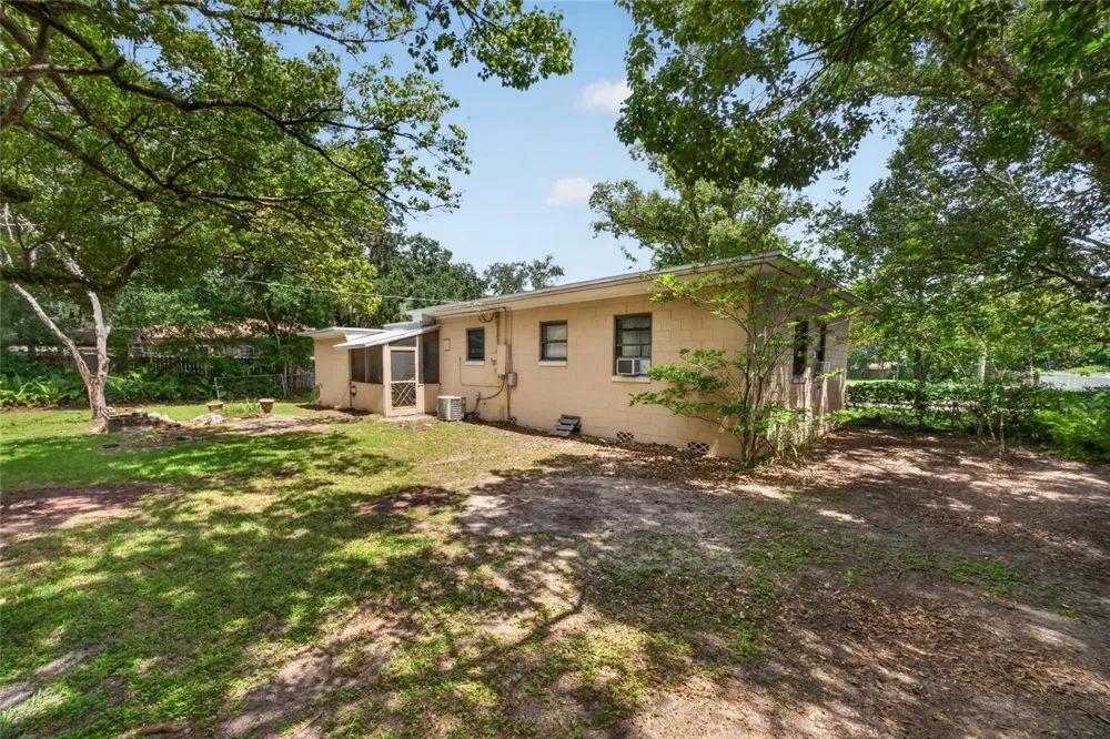 2402 S SUMMERLIN AVENUE Sanford, FL 32771