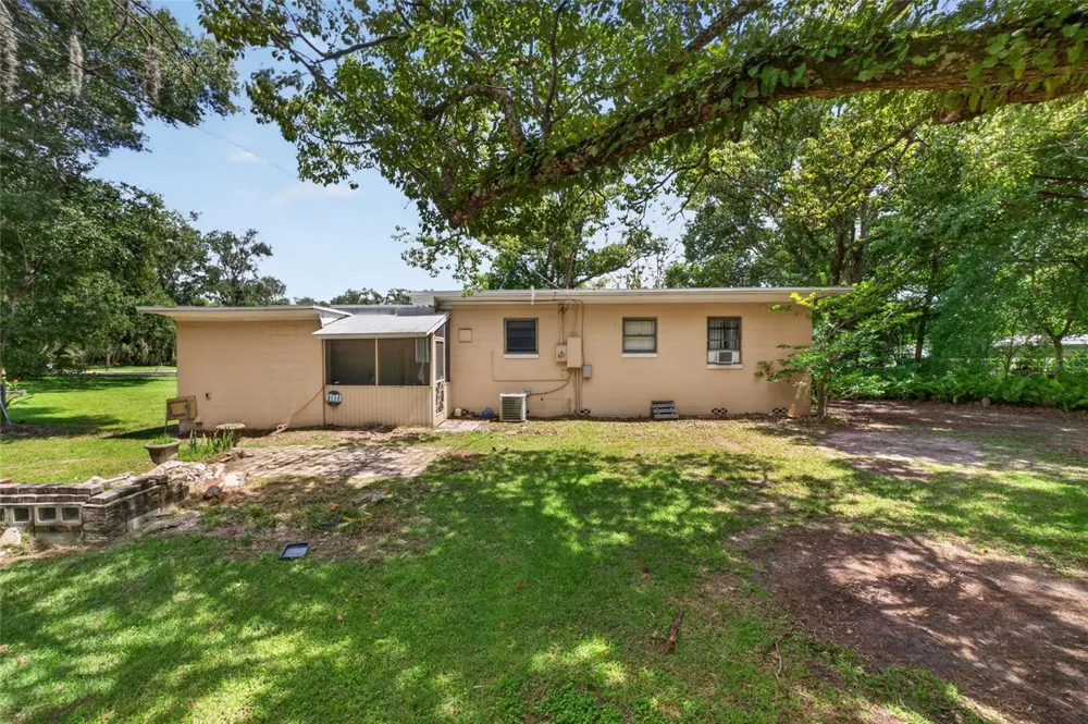 2402 S SUMMERLIN AVENUE Sanford, FL 32771